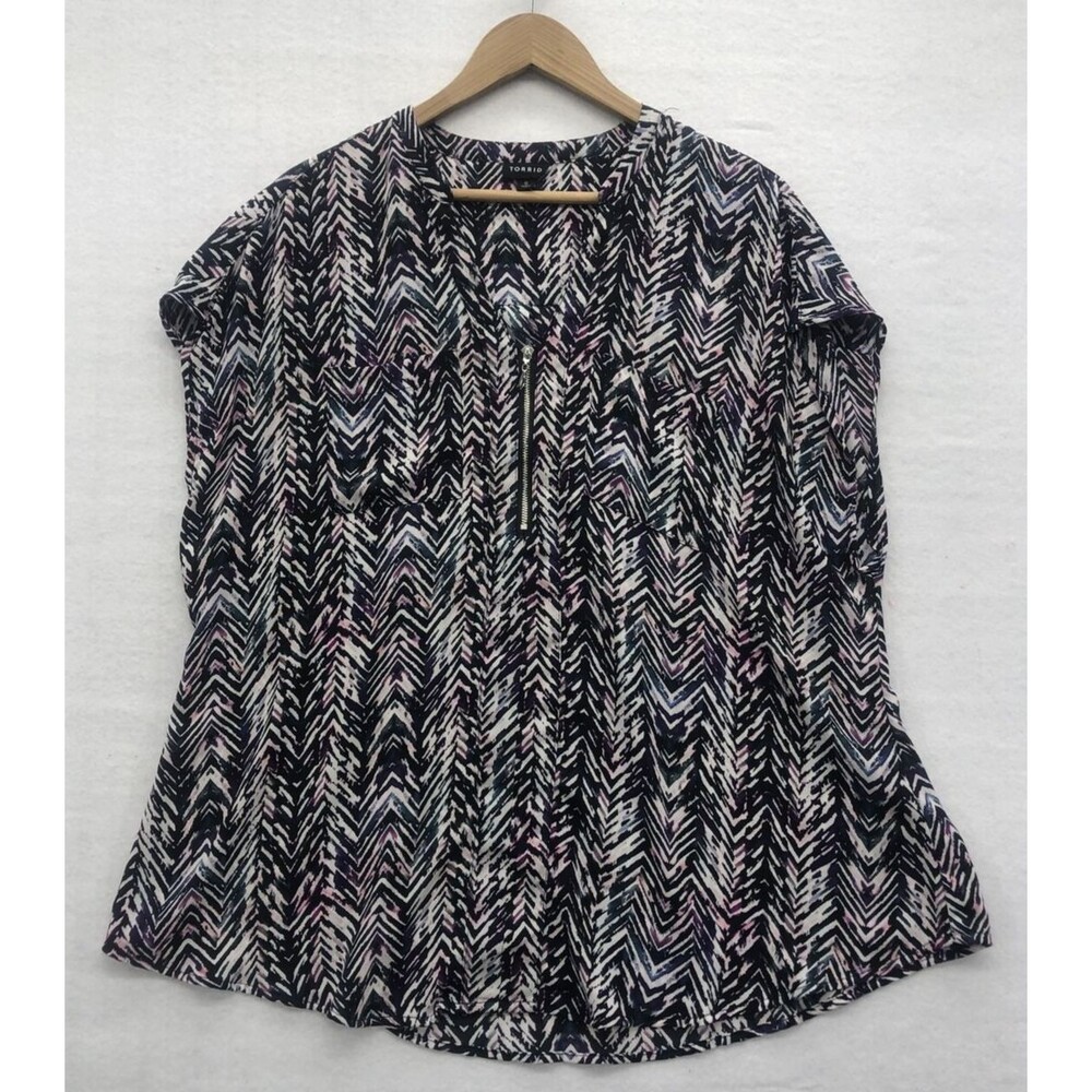 Torrid Womens Blouse 0- Large Sleeveless 1/4 Zipper Multi Chevron Breast Pockets